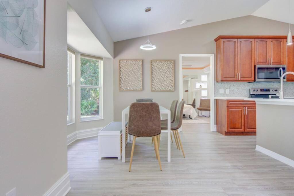 Hot Tub, Breakfast, Game Room, & Close To Beaches North Port Esterno foto